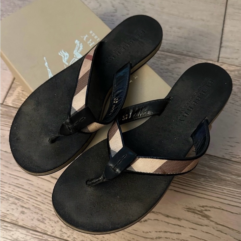 BURBERRY BLACK NOVA CHECK SANDALS FLIP FLOPS SIZE 37 / 7